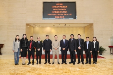 馬來(lái)西亞大學(xué)聯(lián)盟主席拿督斯里黃炫碩一行蒞臨景興紙業(yè)參觀交流，共建“一帶一路”人才培養(yǎng)培訓(xùn)基地