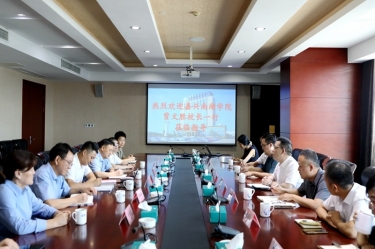 嘉興南湖學(xué)院黨委副書記、校長賈文勝一行蒞臨景興紙業(yè)調(diào)研交流